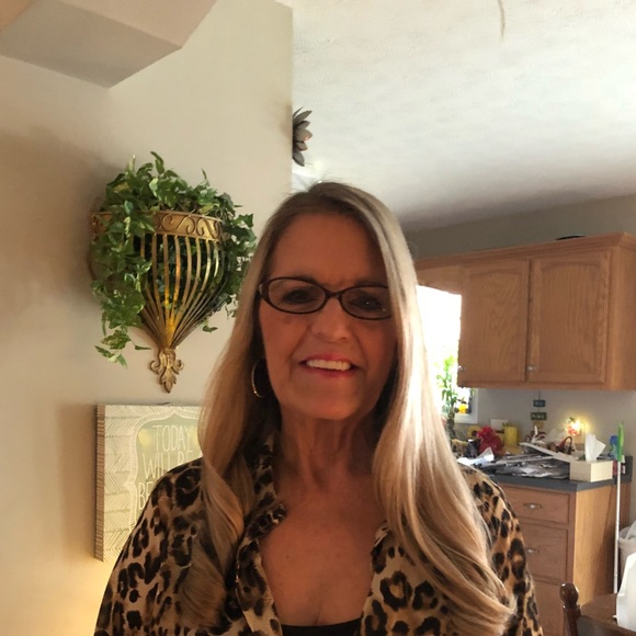 Meet your Posher, Pamela - Picture 1 of 1